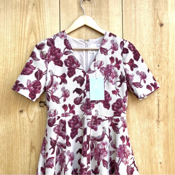 Gal Meets Glam NWT New Edith City Crepe Fit & Flare Roses Dress Sz 2P - Picture 3 of 12